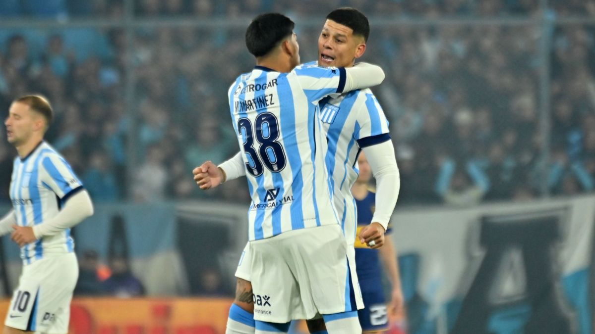 Marcos Rojo abrió el marcador de penal apenas iniciado el encuentro en cancha de Racing.