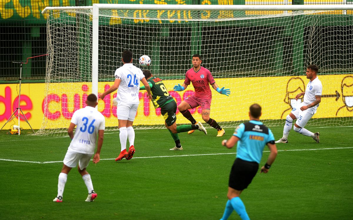 Merentiel, un ex Godoy Cruz, marcó el 1 a 0 para Defensa y Justicia.