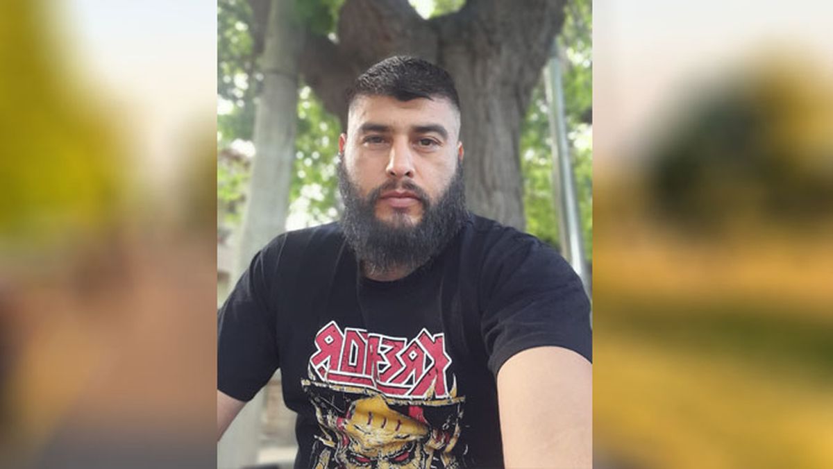 Facundo Javier Retamales tennía 35 años. Circulaba en su Chevrolet Cruze cuando perdió el control y cayó a un canal de riego. Facundo Javier Retamales tennía 35 años. Circulaba en su Chevrolet Cruze cuando perdió el control y cayó a un canal de riego.