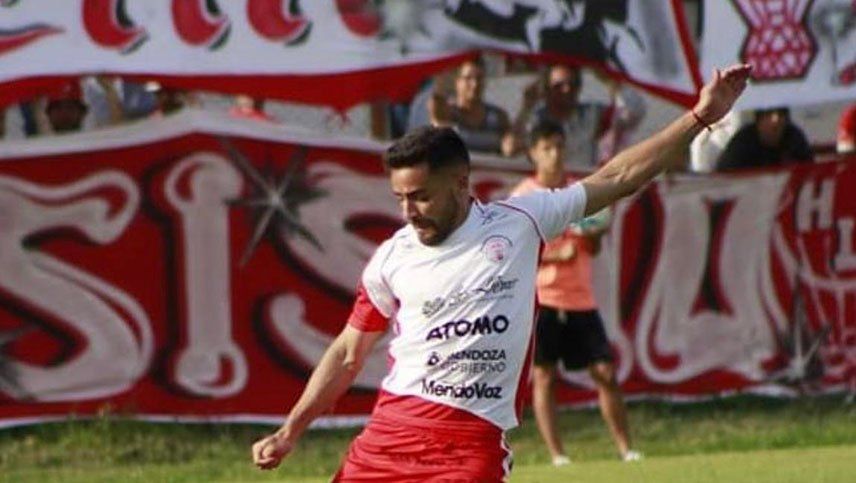 Gabriel Vallés y la felicidad de seguir en  Huracán Las Heras