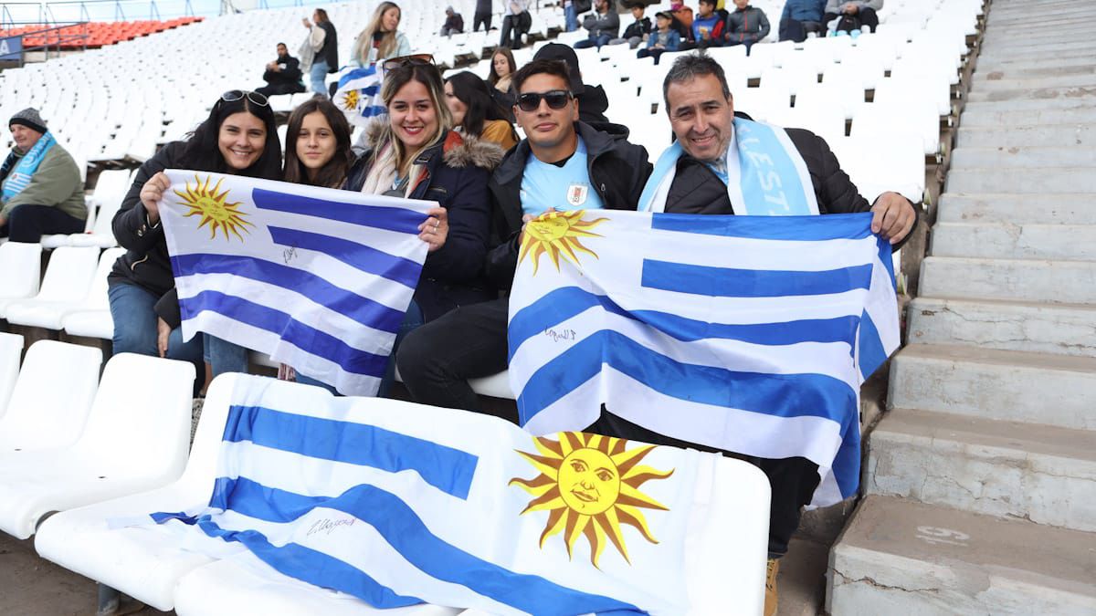 Las banderas uruguayas no faltaron en el partido con Túnez Las banderas uruguayas no faltaron en el partido con Túnez