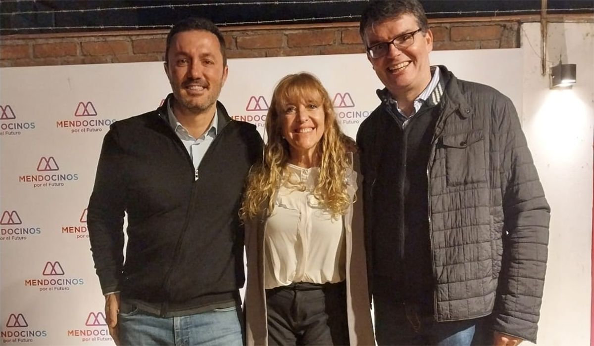 Petri, Patricia Giménez (dicen que en el petrismo es la que mejor onda tiene con Correa Llano) y Leonardo Salvini. Petri, Patricia Giménez (dicen que en el petrismo es la que mejor onda tiene con Correa Llano) y Leonardo Salvini.