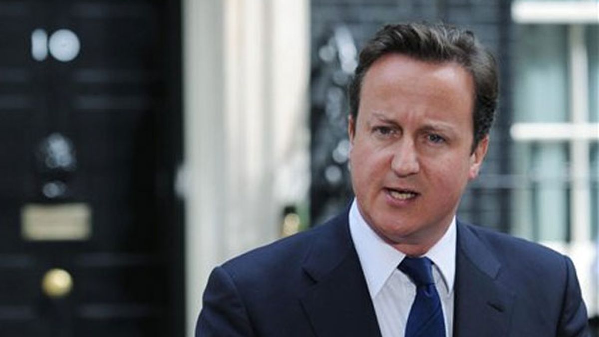 El primer ministro inglés autorizó reprimir los disturbios con balas de