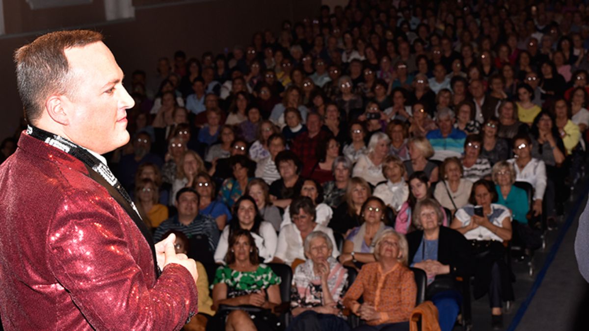 Las acciones solidarias se pueden hacer con una sonrisa, o una carcajada, ya que Rodrigo Casavalle y Adrián Sorrentino presentan una Noche de Humor para donar lo recaudado para que Beni pueda viajar a España.