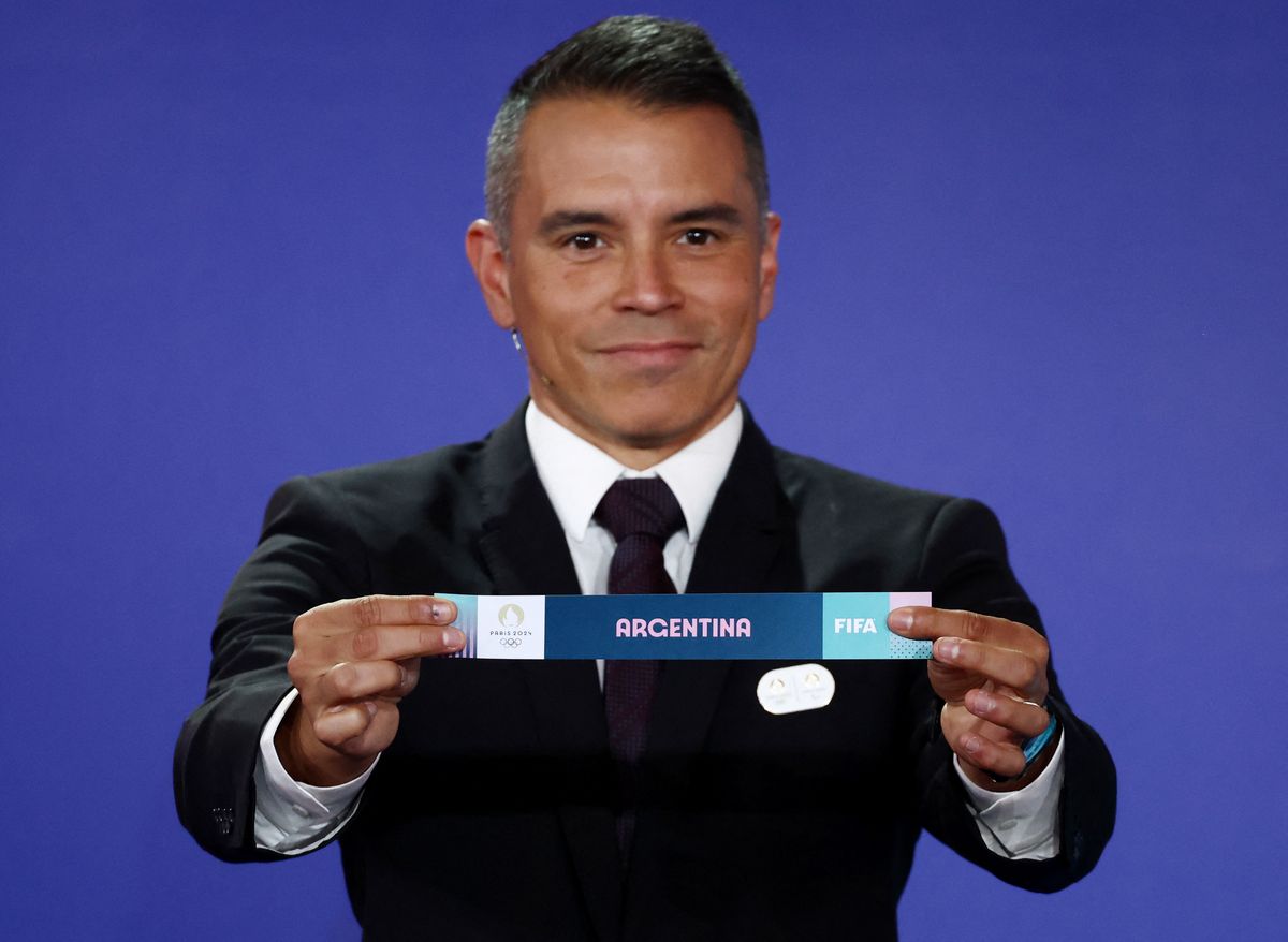 Javier Saviola fue invitado especial al sorteo.
