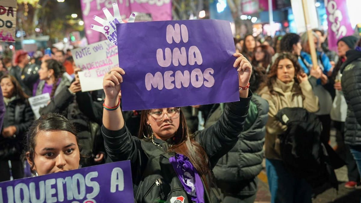 Mujeres marcharon en Mendoza al grito de Ni Una Menos.&nbsp;