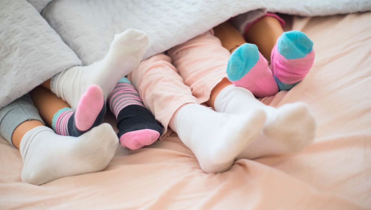 Dormir con medias es un hábito común entre las personas Dormir con medias es un hábito común entre las personas