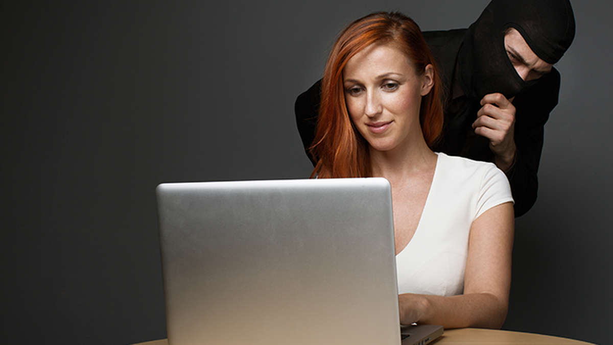 California ocupa el tercer lugar en exposición al robo de identidad y fraude, con una pérdida promedio de más de $11,000 por robo de identidad. California ocupa el tercer lugar en exposición al robo de identidad y fraude, con una pérdida promedio de más de $11,000 por robo de identidad.