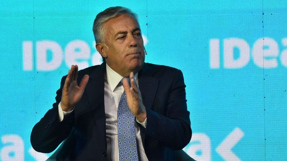 El gobernador Alfredo Cornejo pasó por el Coloquio de IDEA. El gobernador Alfredo Cornejo pasó por el Coloquio de IDEA.