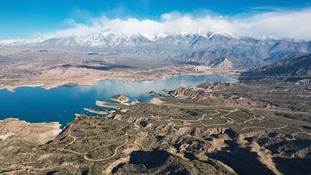 Cantos de Miralago: el pueblo de montaña que crece en Potrerillos Cantos de Miralago: el pueblo de montaña que crece en Potrerillos