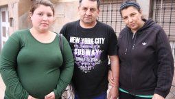 Estaba limpiando el auto y pasó caminando una nena desnuda y sucia por la vereda