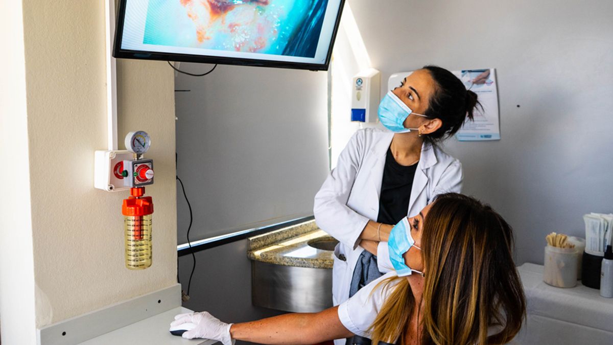 Realización de videocolposcopia en Hospital Privado Universitario de Córdoba.