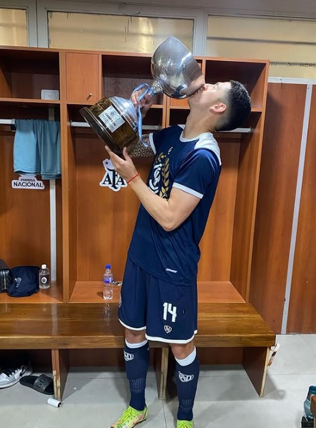 Santiago Flores fue campeón con Independiente Rivadavia en 2023. Santiago Flores fue campeón con Independiente Rivadavia en 2023.