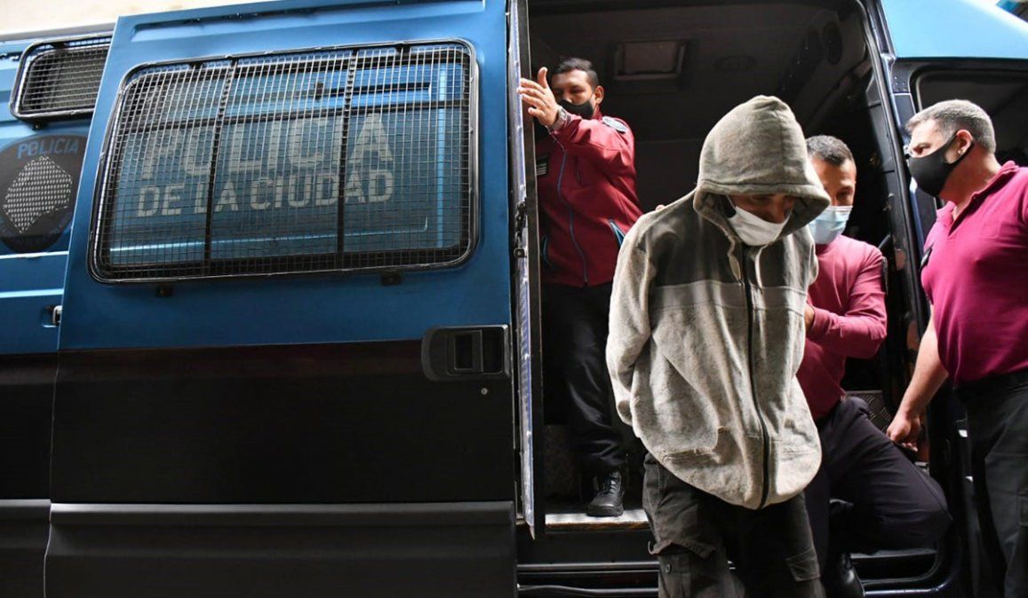 Carlos Savanz fue trasladado a la Superintendencia de Investigaciones Federales y fue imputado por sustracción, retención y ocultamiento de un menor de 10 años.