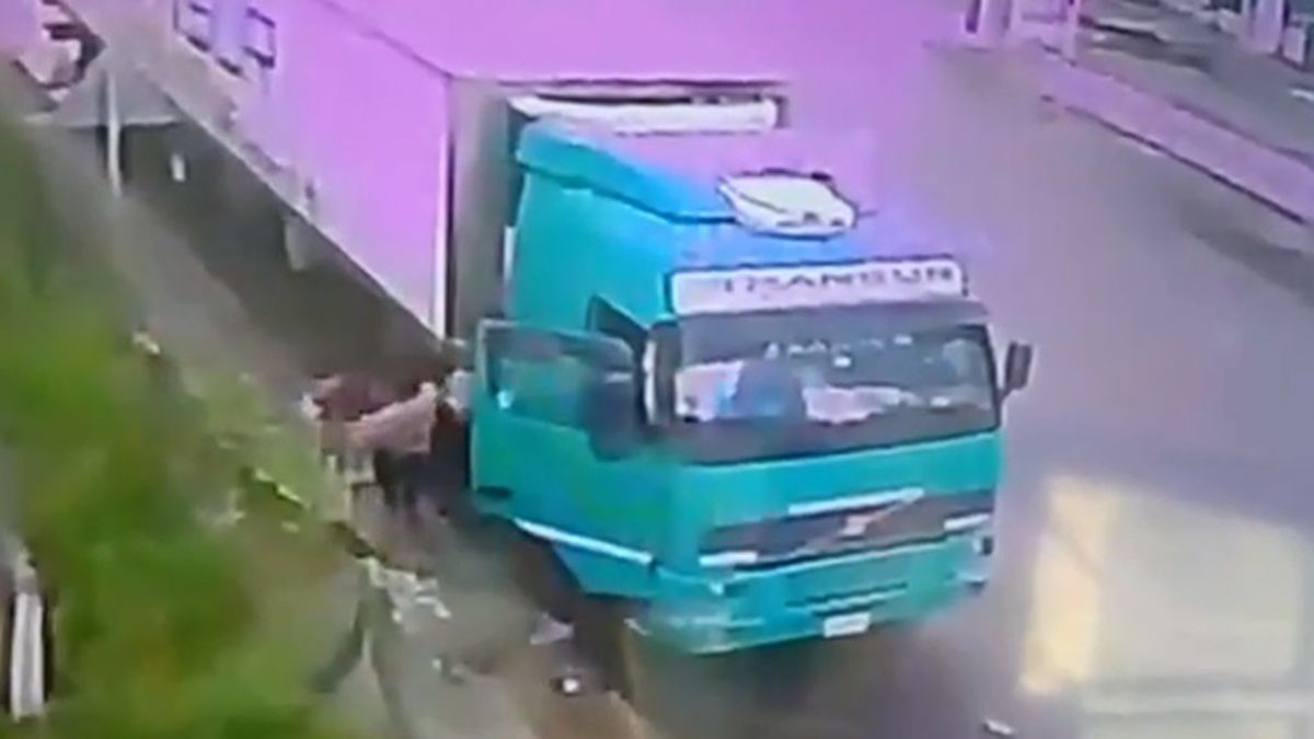Brutal asesinato: discutió con su pareja, la golpeó y la atropelló con el camión
