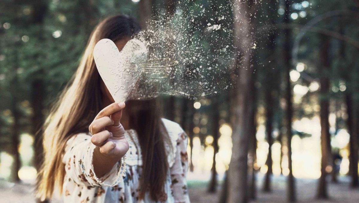 El amor se va desgastando, se vuelve costumbre, desconexión, silencio. Hasta que el duelo llega. Foto Instituto de terapia Sinews El amor se va desgastando, se vuelve costumbre, desconexión, silencio. Hasta que el duelo llega. Foto Instituto de terapia Sinews