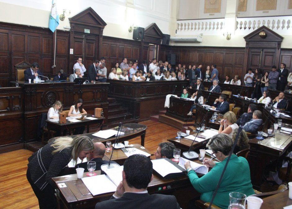 Cornejo quiere endurecer las sanciones a jueces y fiscales para no tener que llegar al Jury