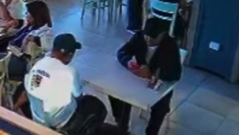 Video: carteristas robaron una billetera en un café y le vaciaron la cuenta a la víctima Video: carteristas robaron una billetera en un café y le vaciaron la cuenta a la víctima