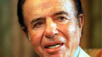 El expresidente Menem sigue estable e internado en Los Arcos