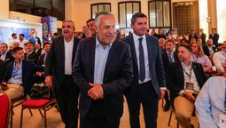 Alfredo Cornejo junto a otros mandatarios de la Mesa del Cobre, este viernes en Mendoza. Alfredo Cornejo junto a otros mandatarios de la Mesa del Cobre, este viernes en Mendoza.