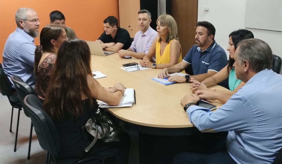 Las paritarias siguieron este martes con AMPROS. El gremio de profesionales de la Salud no aceptó la oferta salarial del Gobierno de Mendoza. Las paritarias siguieron este martes con AMPROS. El gremio de profesionales de la Salud no aceptó la oferta salarial del Gobierno de Mendoza.