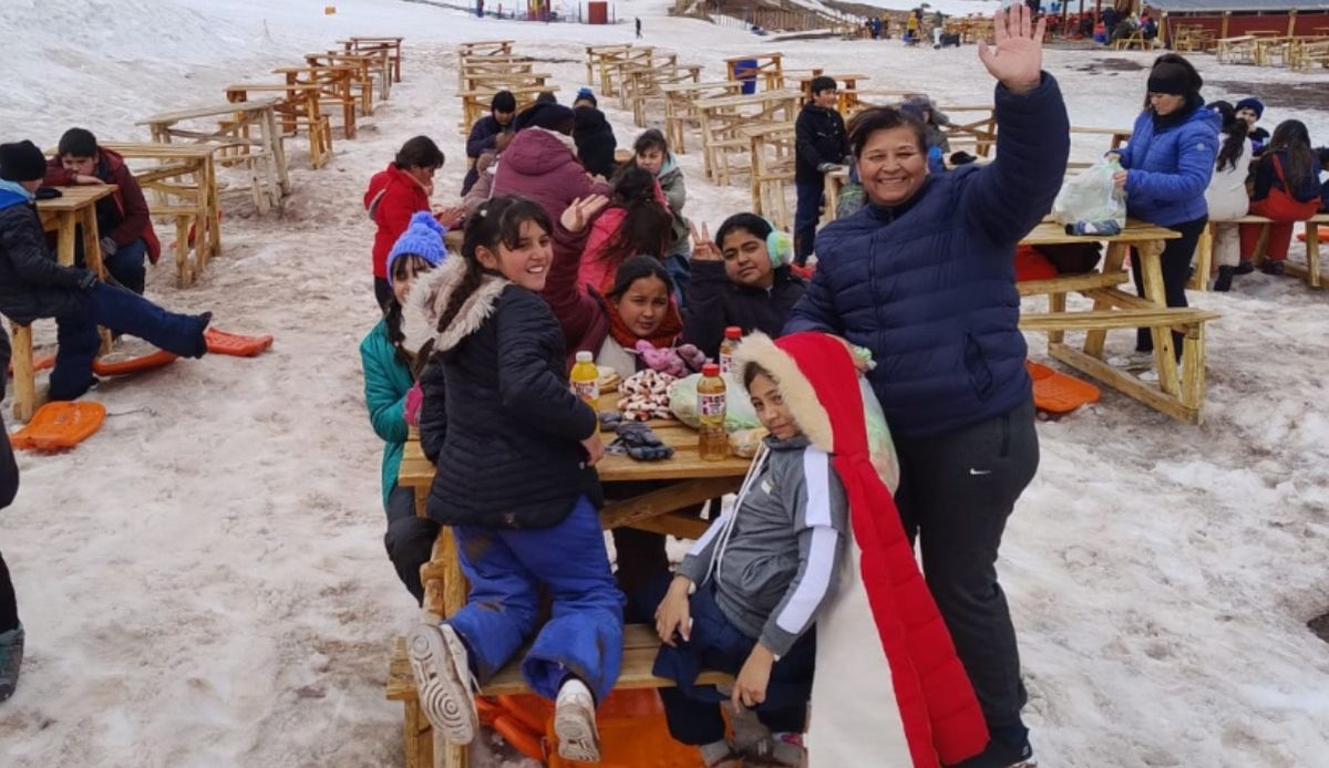 Postal de uno de los momentos de alegría en Los Puquios junto a Fundación Grupo América.