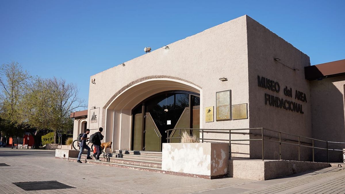 Aparecieron grietas en algunas paredes y en ciertos sectores el terreno ha cedido, según confirmaron desde el Museo del Área Fundacional. Aparecieron grietas en algunas paredes y en ciertos sectores el terreno ha cedido, según confirmaron desde el Museo del Área Fundacional.