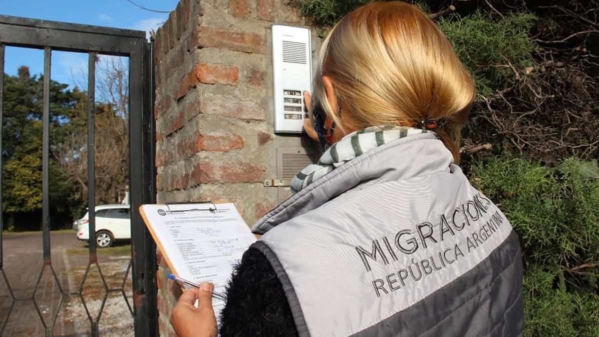 Migraciones hace el seguimiento de los viajeros para que cumplan con la cuarentena.