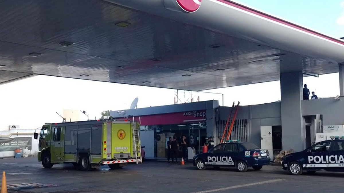 La Policía capturó a dos delincuentes que quisieron robar el dinero del cajero automático.