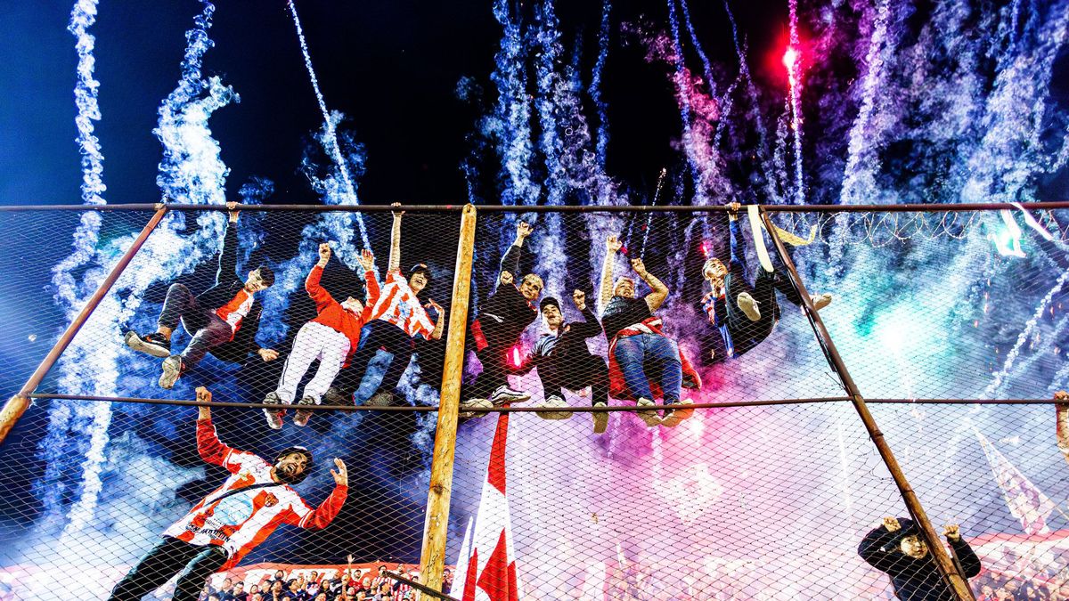 Los hinchas de San Martín armaron un gran fiesta en su estadio en la victoria ante Huracán Las Heras.