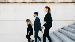 La evolución no para: la altura de los hombres aumentó el doble que la de las mujeres en el último siglo
