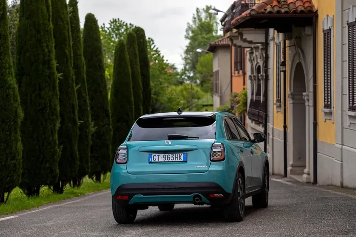 Las líneas del nuevo modelo del Fiat 600 recuerdan en parte al viejo y querido Fitito. Las líneas del nuevo modelo del Fiat 600 recuerdan en parte al viejo y querido Fitito.