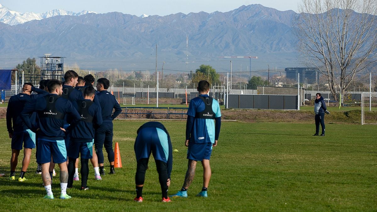 Independiente Rivadavia entrenó este lunes en Ciudad Deportiva. Foto: Martín Pravata/UNO. Independiente Rivadavia entrenó este lunes en Ciudad Deportiva. Foto: Martín Pravata/UNO. 