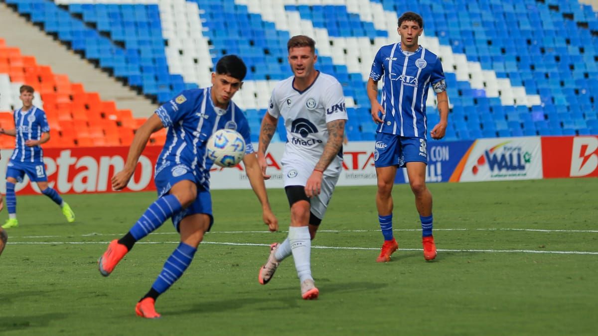 Mateo Mendoza fue uno de los puntos altos de Godoy Cruz en el empate ante Independiente Rivadavia. Foto: Nicolás Ríos/UNO.&nbsp;