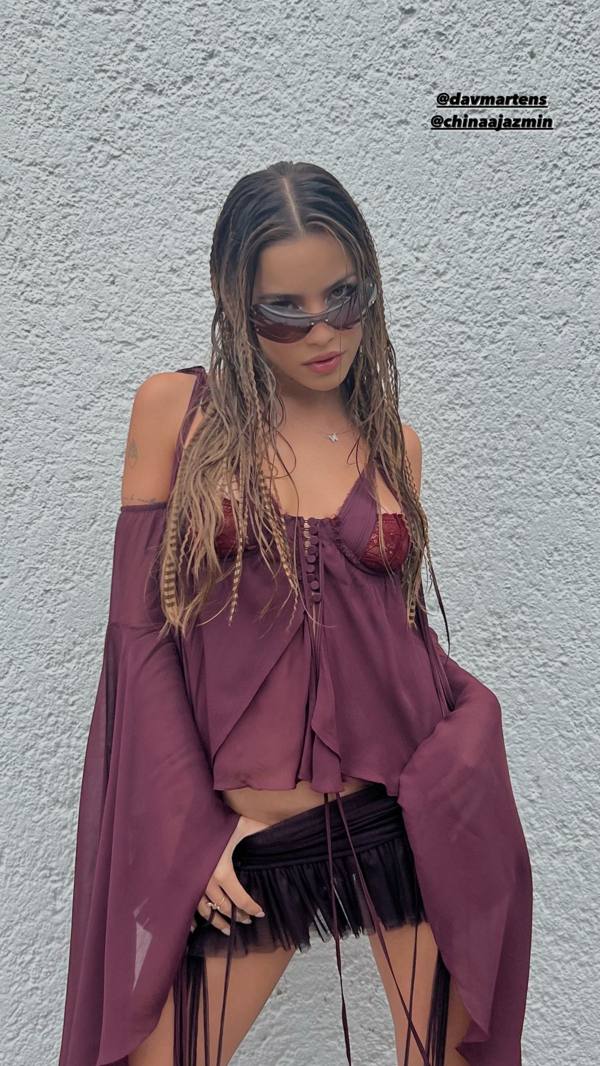 Las ultra transparencias de Emilia Mernes en brassier y mini audaz paralizan la temporada. Las ultra transparencias de Emilia Mernes en brassier y mini audaz paralizan la temporada.