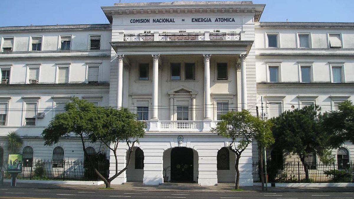 Edificio de la Comisión Nacional de Energía Atómica.