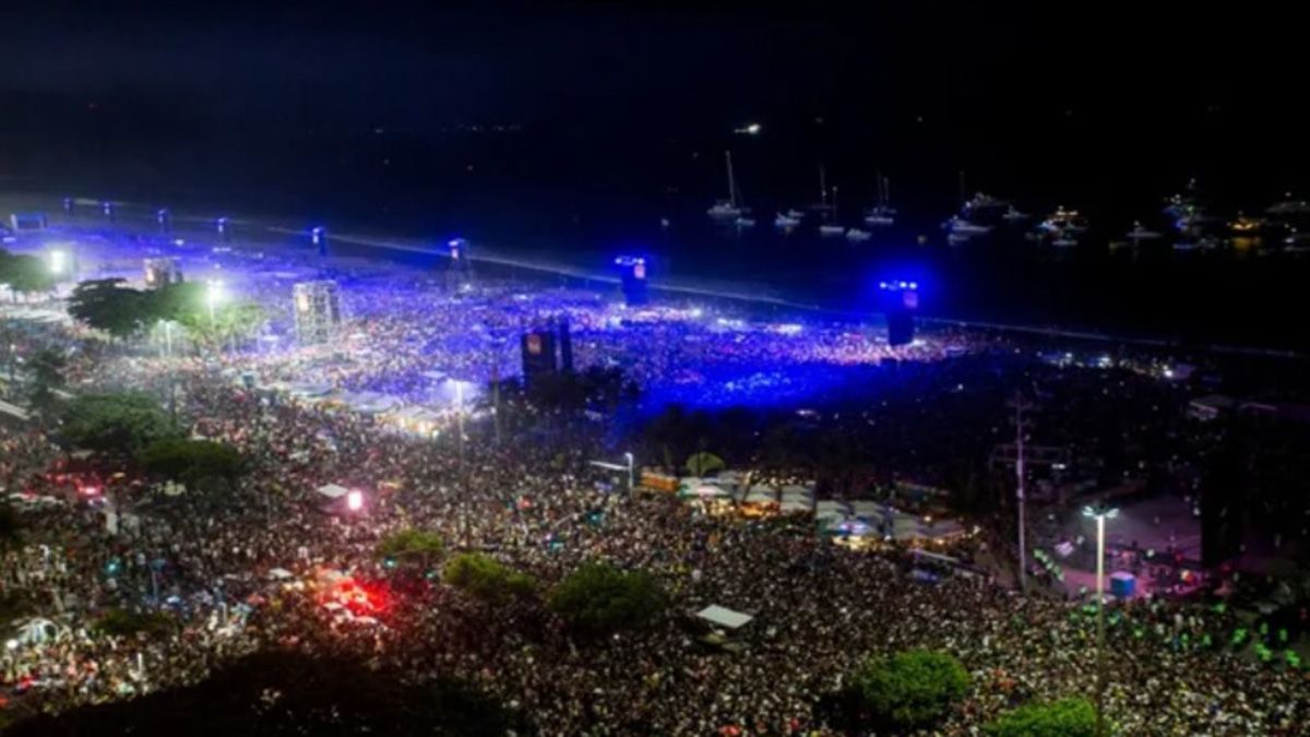 Una verdadera multitud colmó la playa de Copacabana para ver el concierto de la máxima estrella del pop Una verdadera multitud colmó la playa de Copacabana para ver el concierto de la máxima estrella del pop