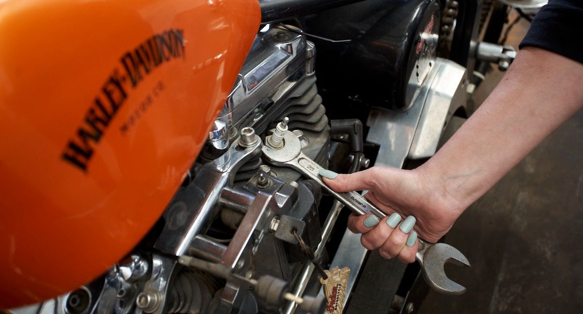 Rocío tiene tres Harley Davidson que las alquila a turistas para que hagan los caminos del vino. Rocío tiene tres Harley Davidson que las alquila a turistas para que hagan los caminos del vino.