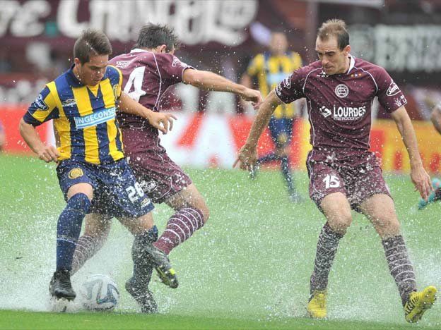 Lanús le ganó a Rosario Central y se prendió en la pelea