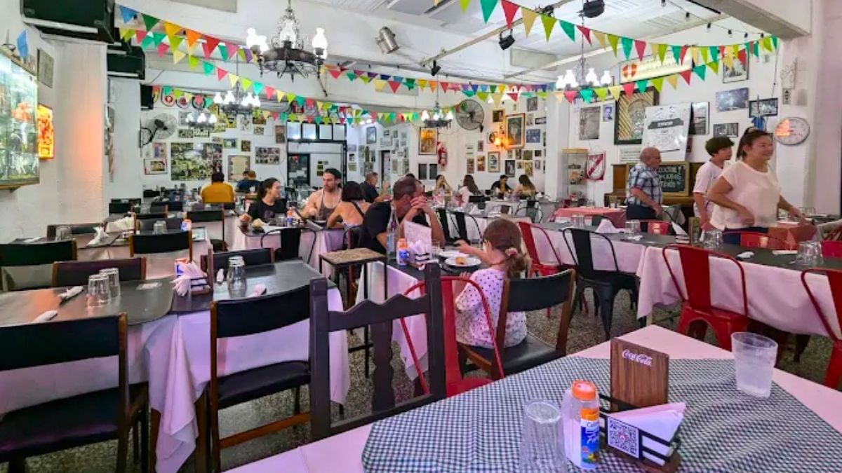 El bodegón está ubicado en las barriadas de Buenos Aires. El bodegón está ubicado en las barriadas de Buenos Aires.