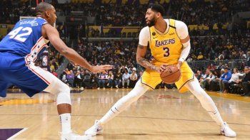 Triunfos de Los Angeles Lakers y Toronto Raptors