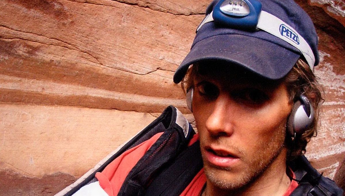 Salió a explorar la montaña sin avisar, quedó atrapado y tuvo que cortarse el brazo para sobrevivir