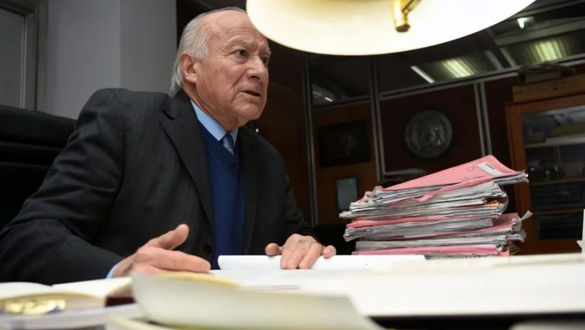 La Corte rechazó que un juez destituido cobre $90 millones por un accidente laboral