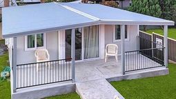 Tres dormitorios y terraza: la resistente casa prefabricada que se vende por menos de 9.000 dólares