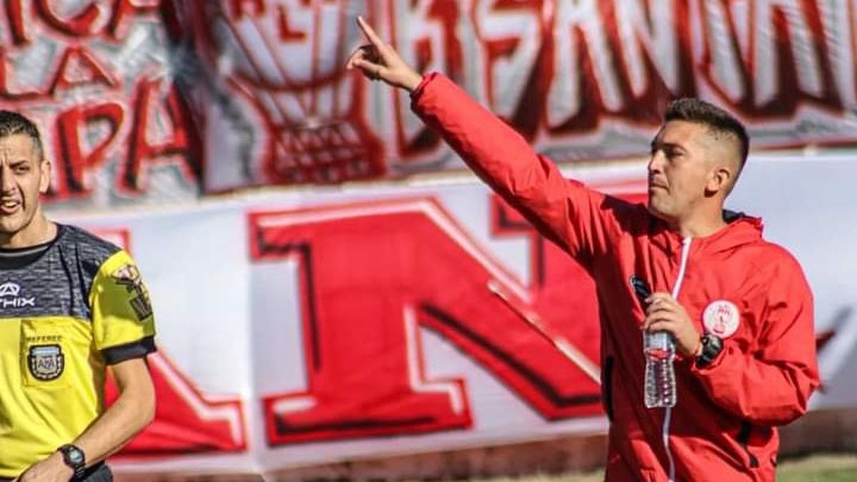 El Turco Abdo Alí es el entrenador de Huracán Las Heras. El Turco Abdo Alí es el entrenador de Huracán Las Heras.