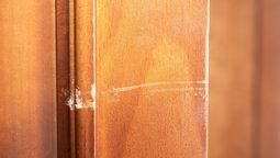 El eficaz truco de un ingrediente para eliminar los arañazos de los muebles de madera: sin esfuerzo y en segundos