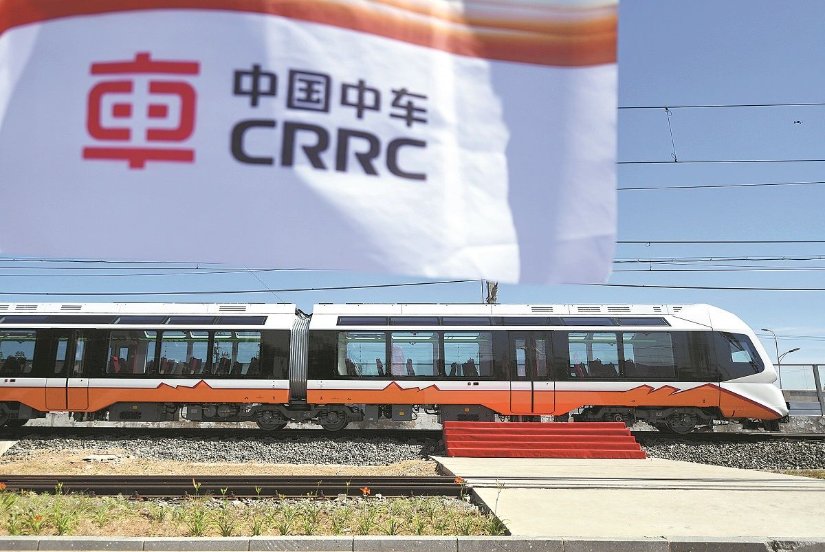 Un tren ligero de nueva energía fabricado en Tangshan, provincia de Hebei, por CRRC para Argentina, fue visto el 6 de junio. MU YU / XINHUA