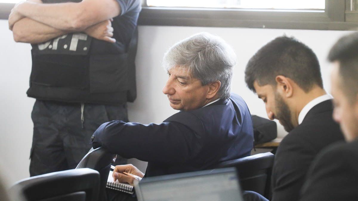 Walter Bento en el juicio penal que tiene como acusados, además, a la esposa y a dos hijos. Walter Bento en el juicio penal que tiene como acusados, además, a la esposa y a dos hijos.