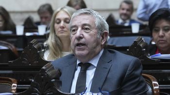 Sólo Cobos y otros 11 diputados asistieron a la sesión en la que iban a interpelar a 3 funcionarios