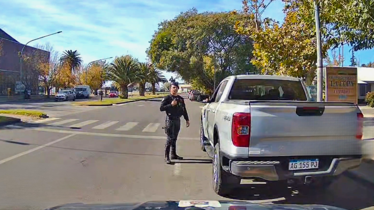 La camioneta con pedido de secuestro detectada en pleno centro de San Rafael por la Policía de Mendoza.